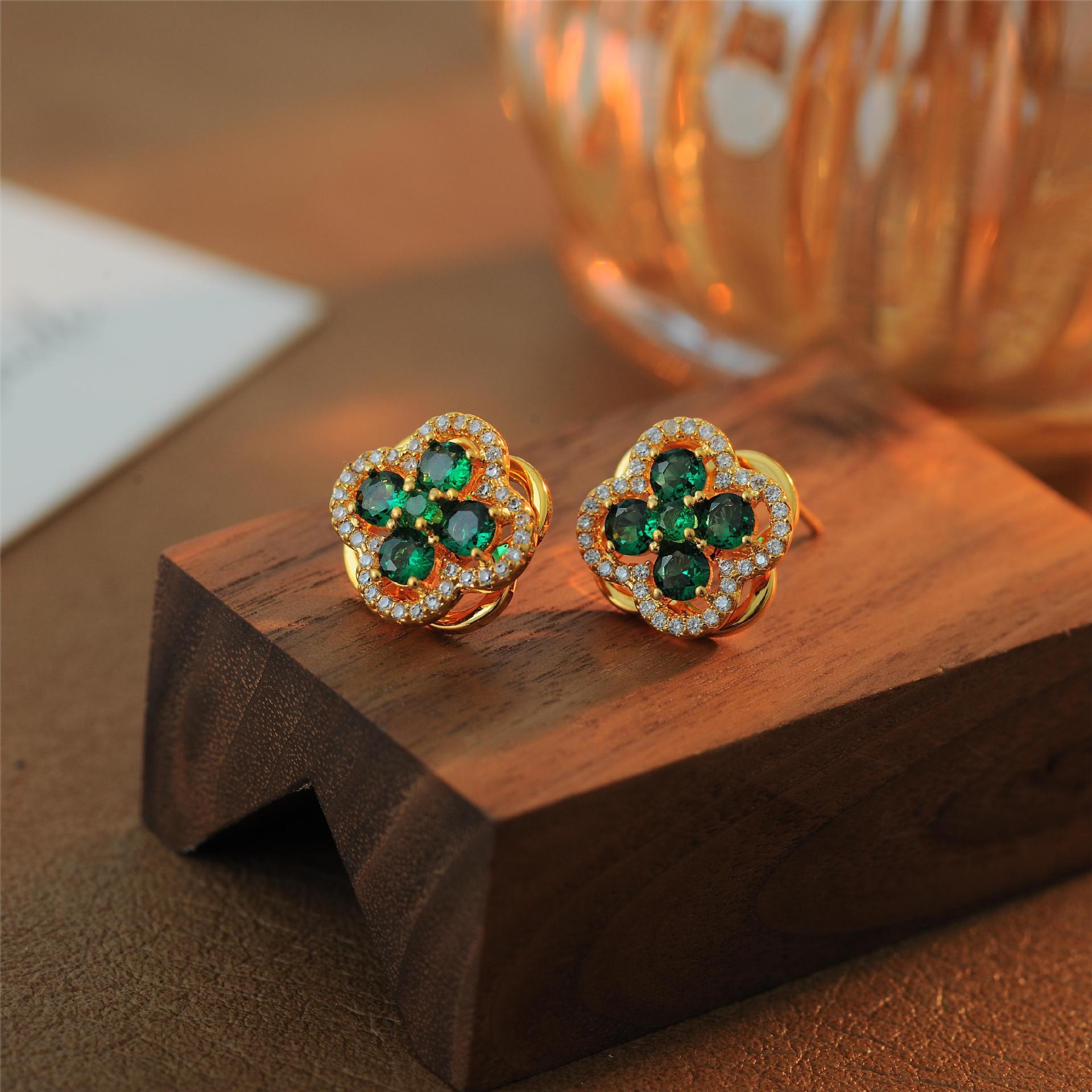 铜合金耳饰 A10018 小巧精致微镶绿色旋转锆石四叶花耳钉个性百搭