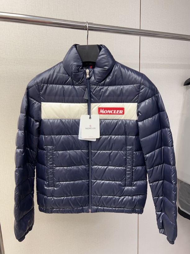 未使用 MONCLER 盟可睐蒙口大童轻薄羽绒服成人可穿PETICHET