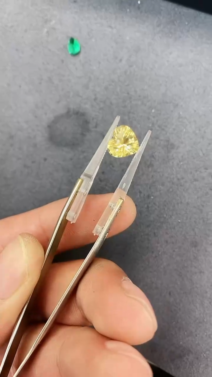 【闪购商品】黄晶笔搁未镶嵌裸石