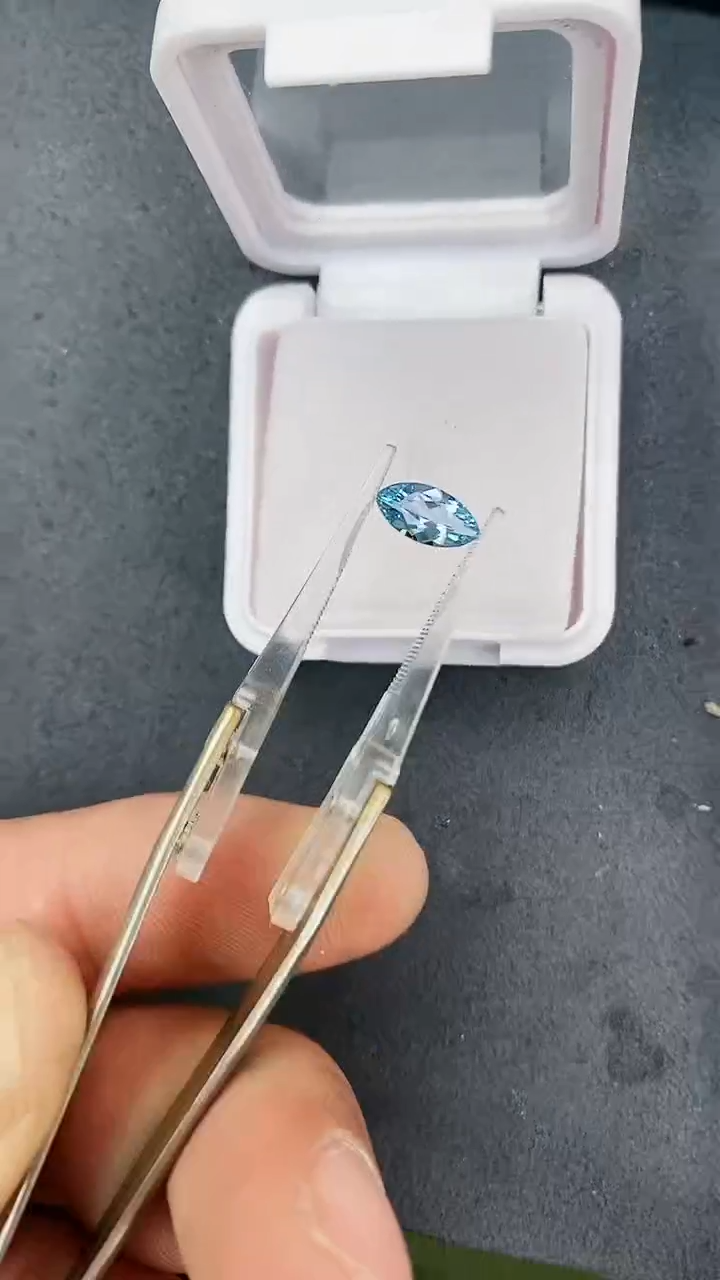 【闪购商品】海蓝宝石笔搁未镶嵌0.73