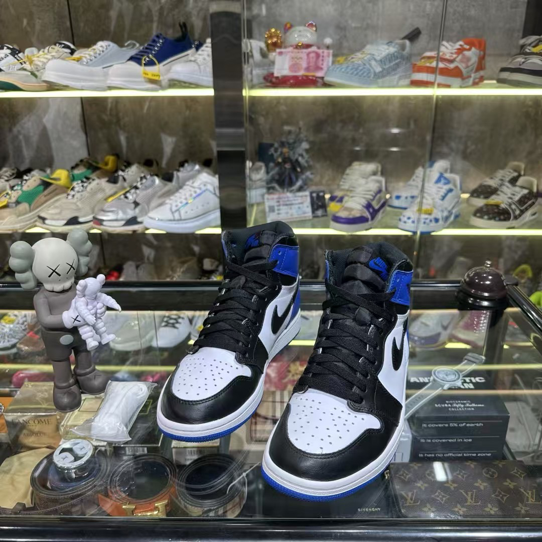 aj1大闪电配色篮球鞋/43码/原盒配件齐全/已鉴定洗护