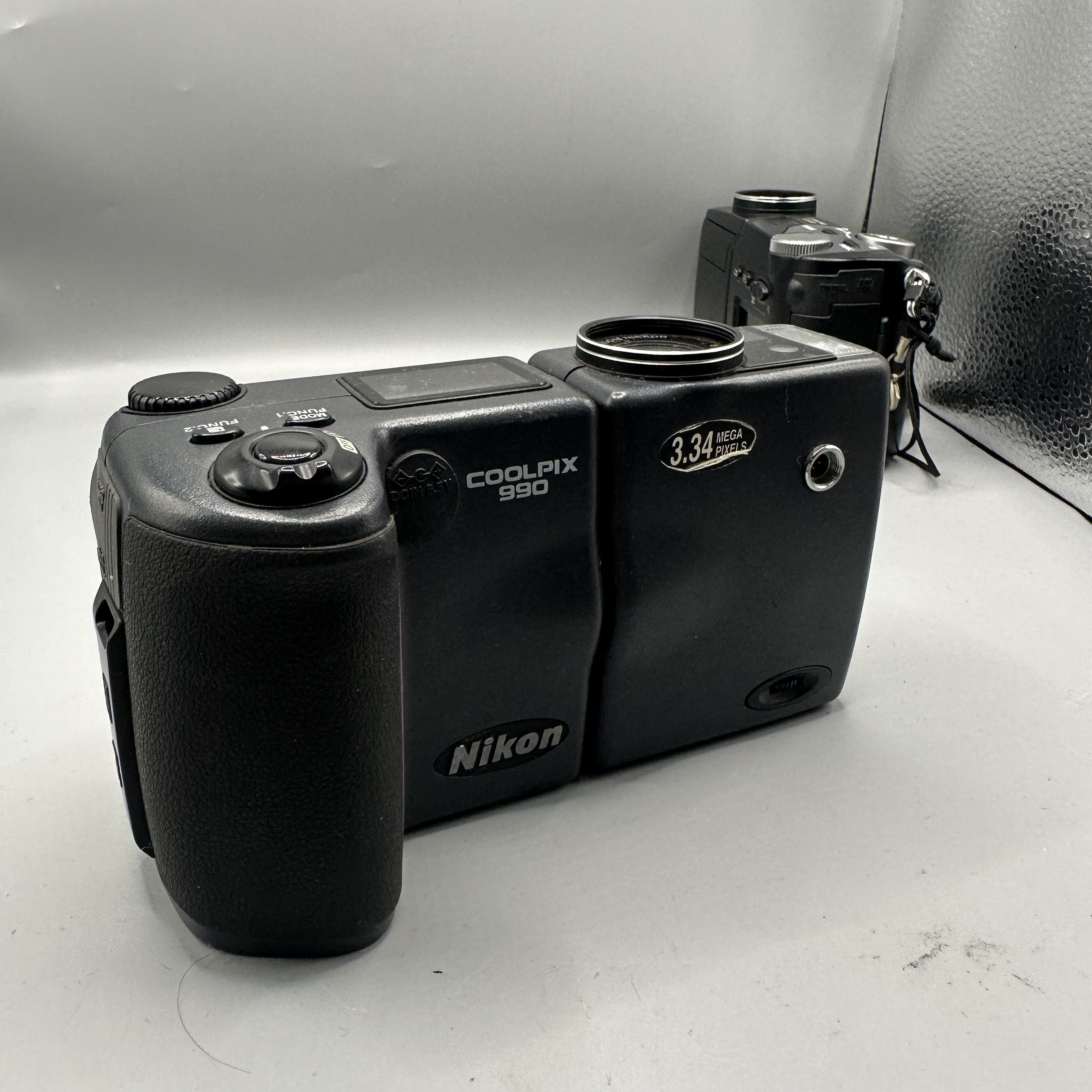 90新 Nikon/尼康 尼康990 可自拍（自备四节五号电池 cf卡读卡器）