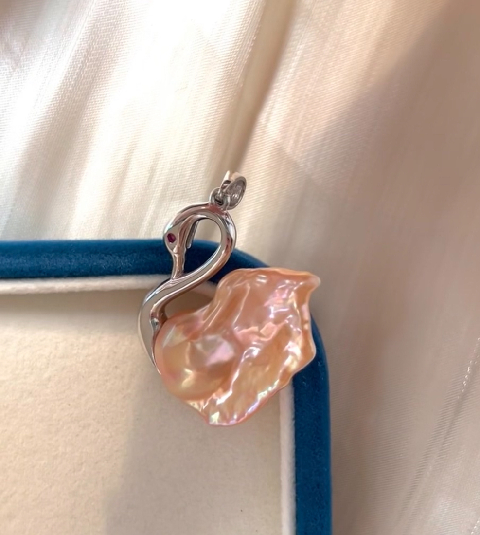 【木木】巴洛克异型炫彩色天鹅珍珠时尚吊坠（多样性发货）发1气质