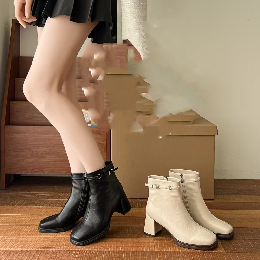 专柜正品26303冬款女靴气质法式粗跟时装靴软底软面方头短靴