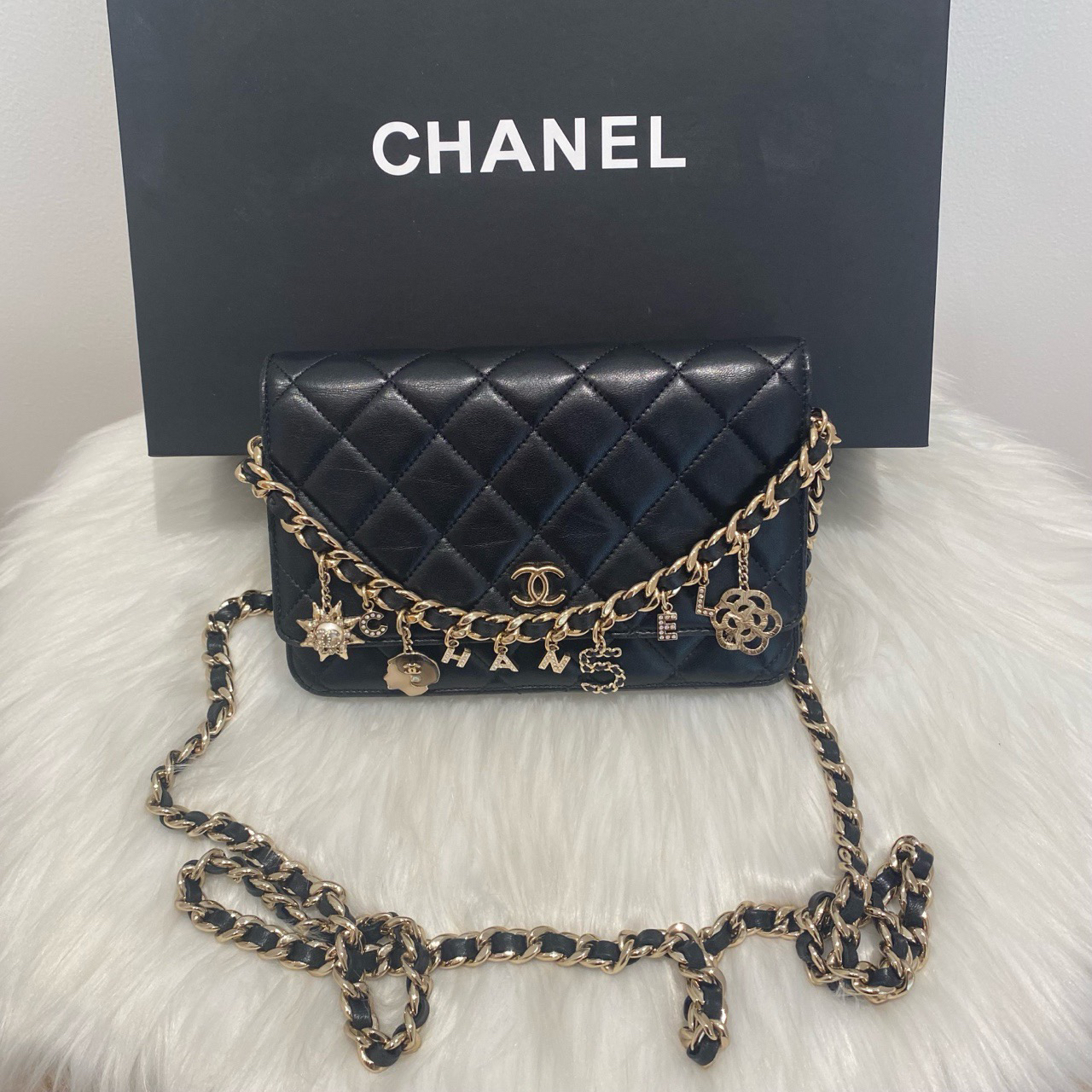 99新 Chanel/香奈儿 Chanel香奈儿 链条徽章发财woc黑金羊 