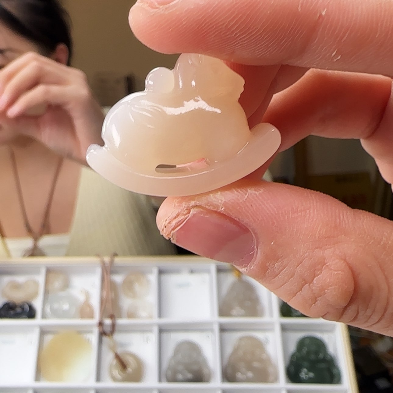 【闪购商品】和田玉颈饰18K金镶嵌贝***珊