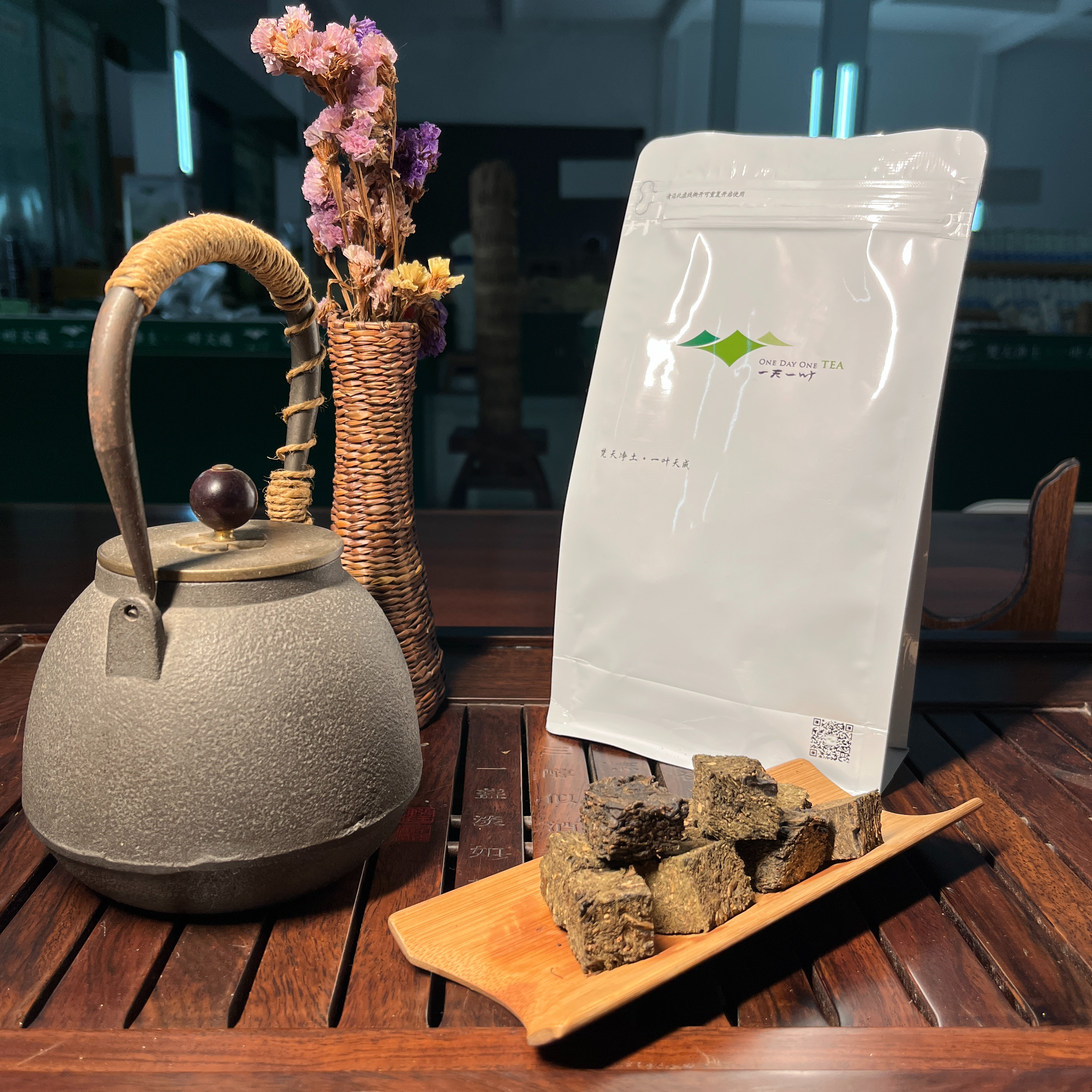 一天一叶拍一发二，七年陈，千两茶颗粒，一颗一泡，口感醇厚，方便