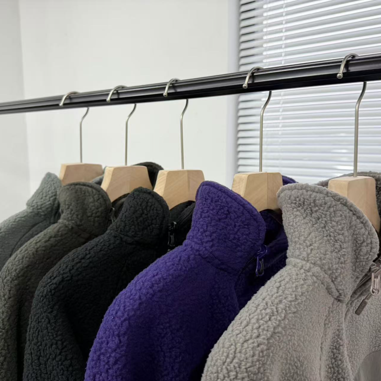 【特价】WildOut几何拼接曲拉链P300摇粒绒卫衣夹克