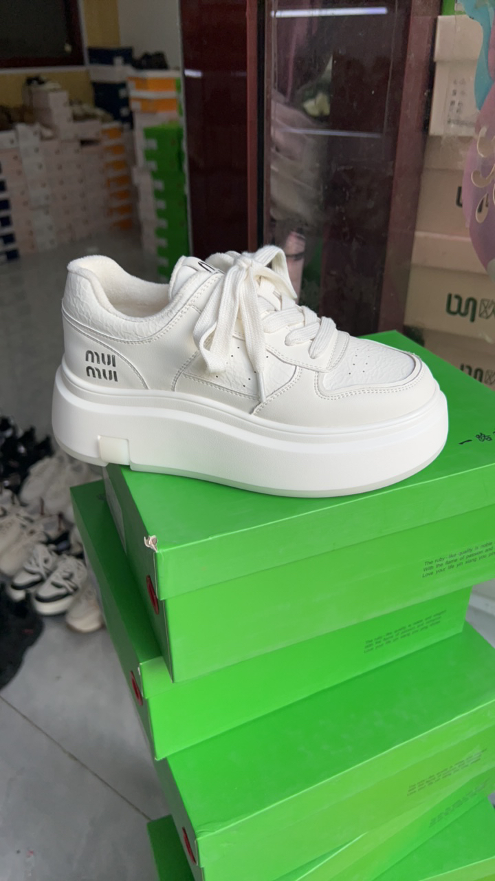 新款加绒小白鞋厚底休闲百搭款