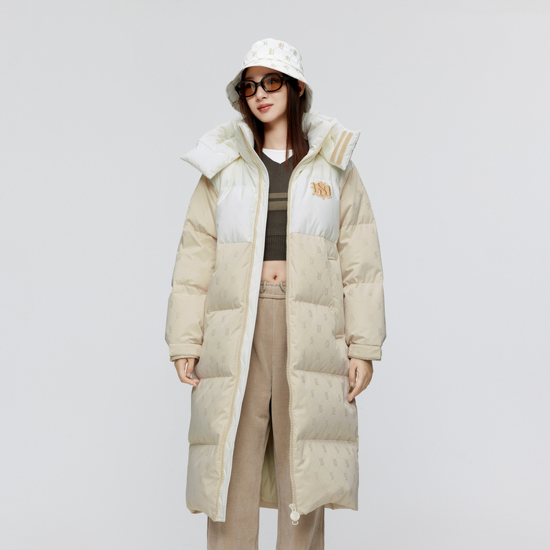 波司登2023秋冬女长款经典复古老花羽绒服外套B30143530