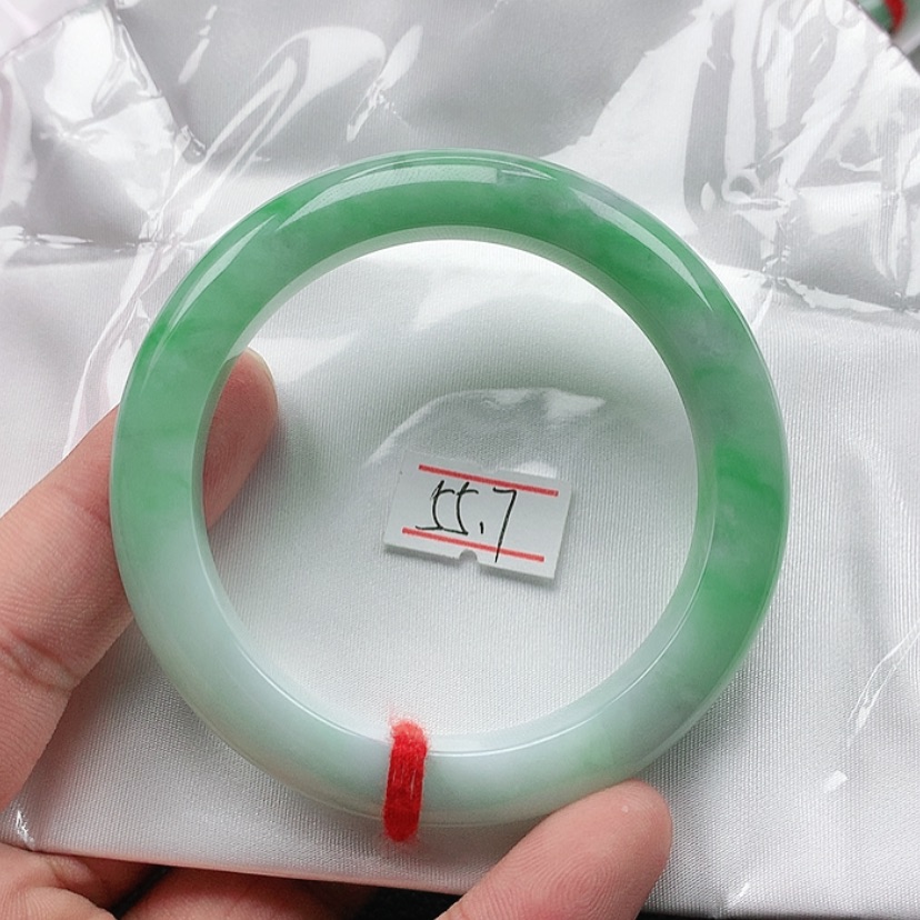 【闪购商品】翡翠手镯未镶嵌游**余