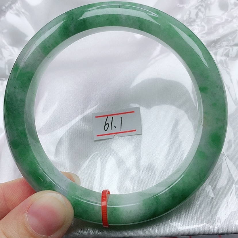 【闪购商品】翡翠手镯未镶嵌五**?