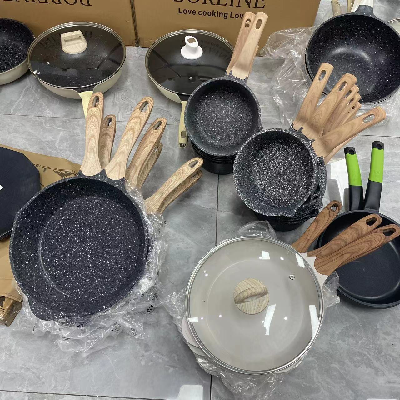 D炒锅  不粘煎炒锅无油烟 辅食锅编号【微瑕介意慎拍】  