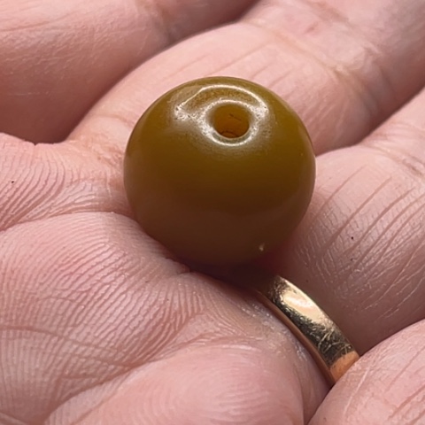 石英质玉颈饰未镶嵌木*