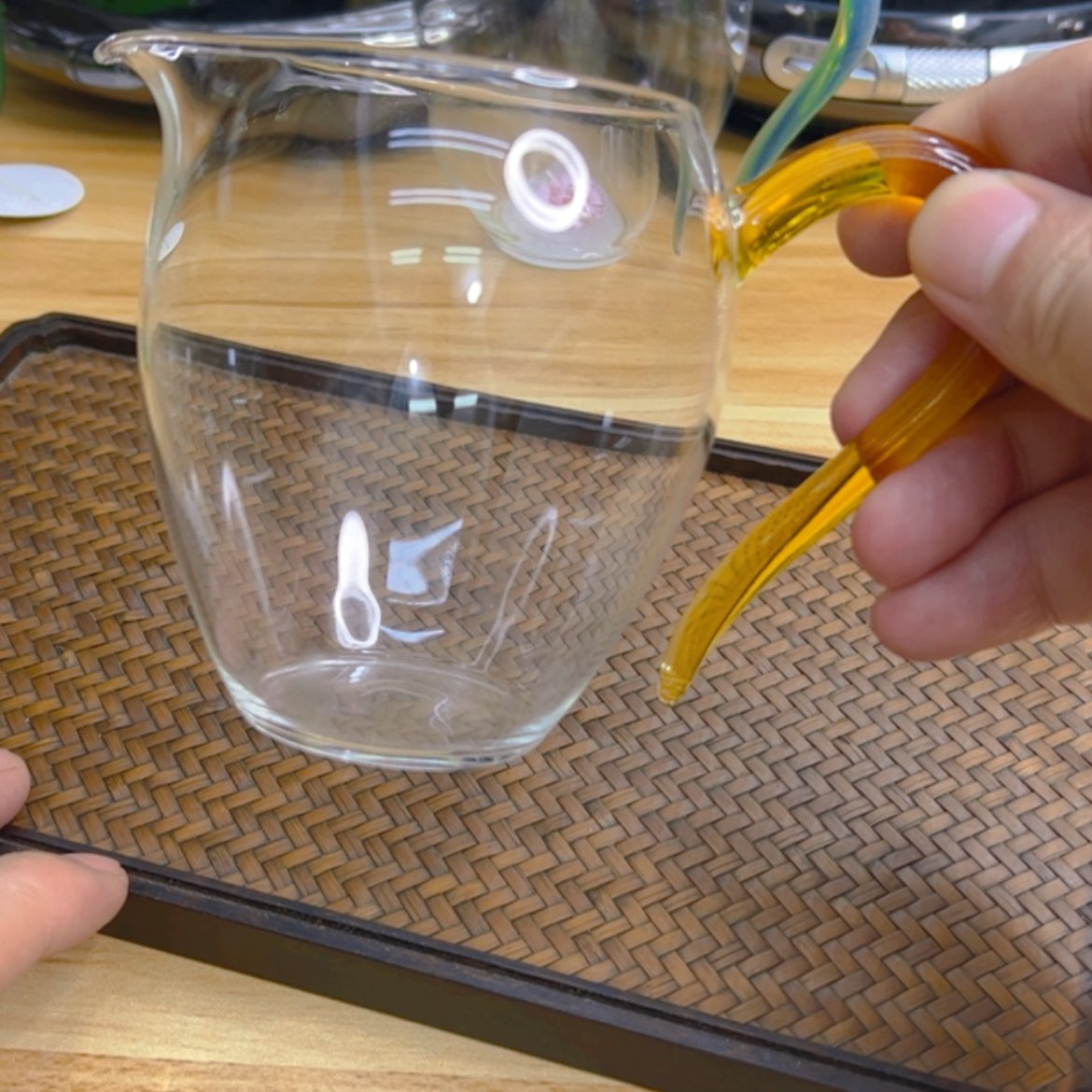 【闪购商品】玻璃怡然浅黄