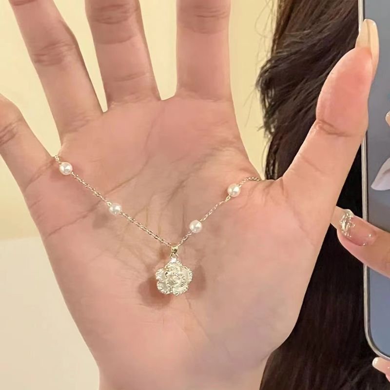 山茶花项链女轻奢小众秋冬毛衣锁骨链气质温柔仙气设计感高级颈链