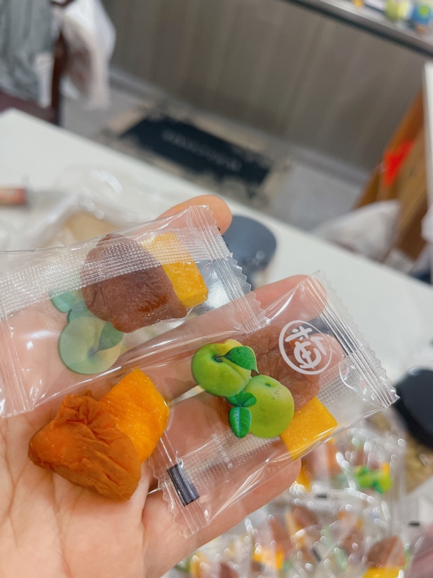 梅子夹芒果 半斤