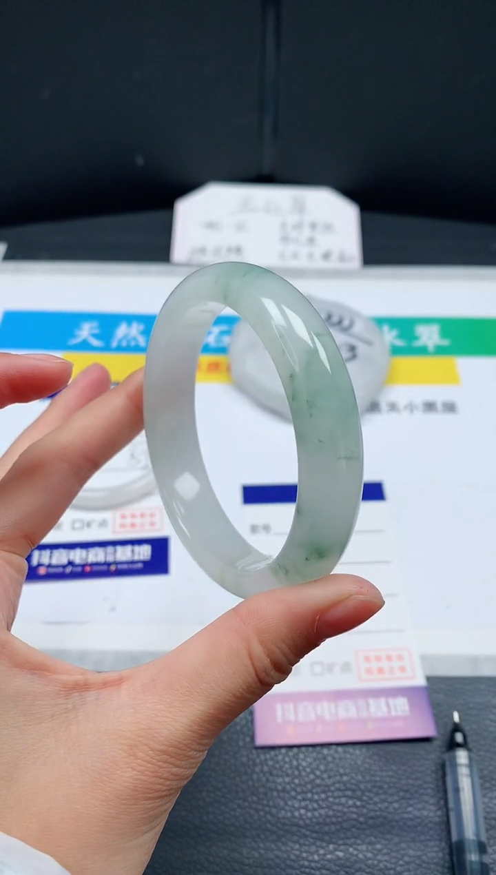 【闪购商品】石英质玉手镯未镶嵌23A67-58