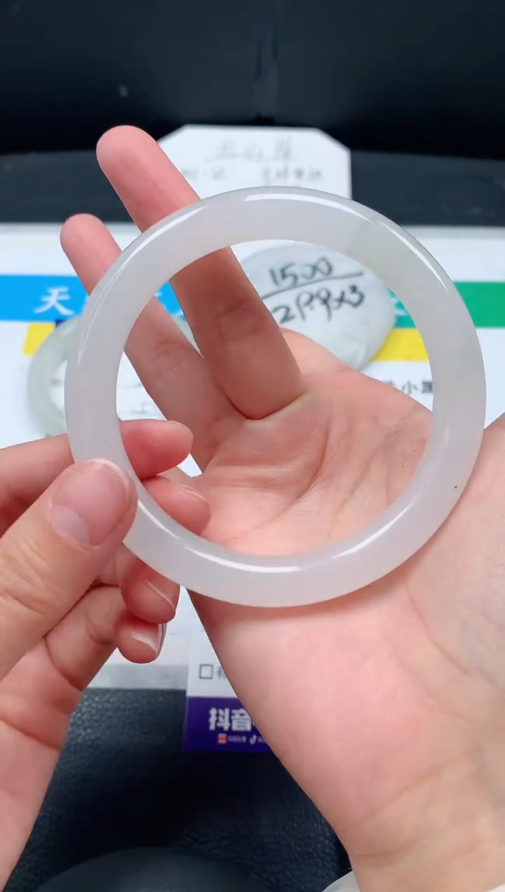 【闪购商品】石英质玉手镯未镶嵌20A240-61