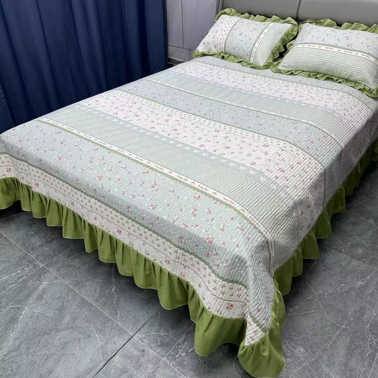 【裙边床盖】<夏日仙草-绿>2.4X2.4m<±5cm><含裙边>绗缝多功能水洗