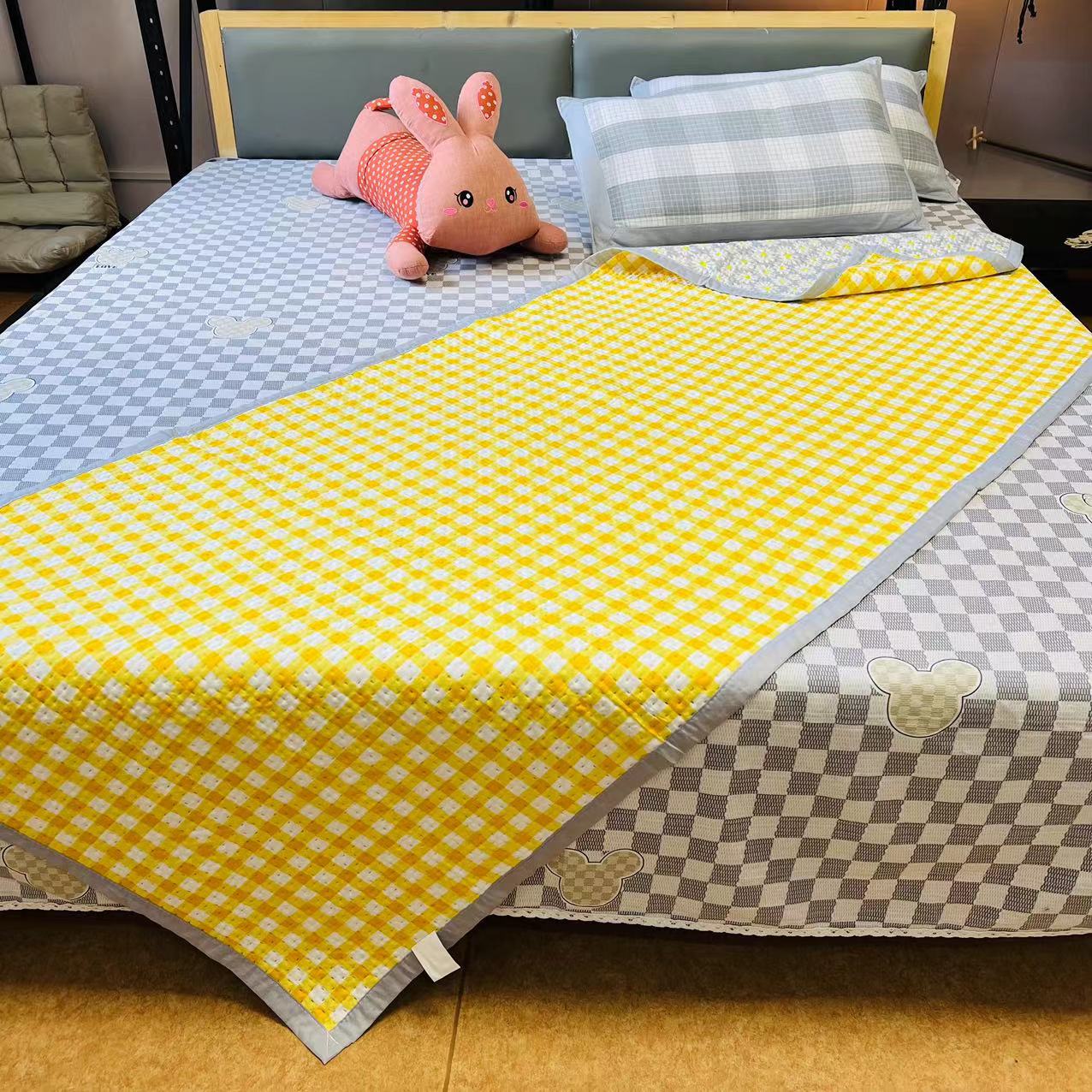 【包边床盖】<浅黄小格>90X220cm<±5cm> 双面多功能四季单人印花