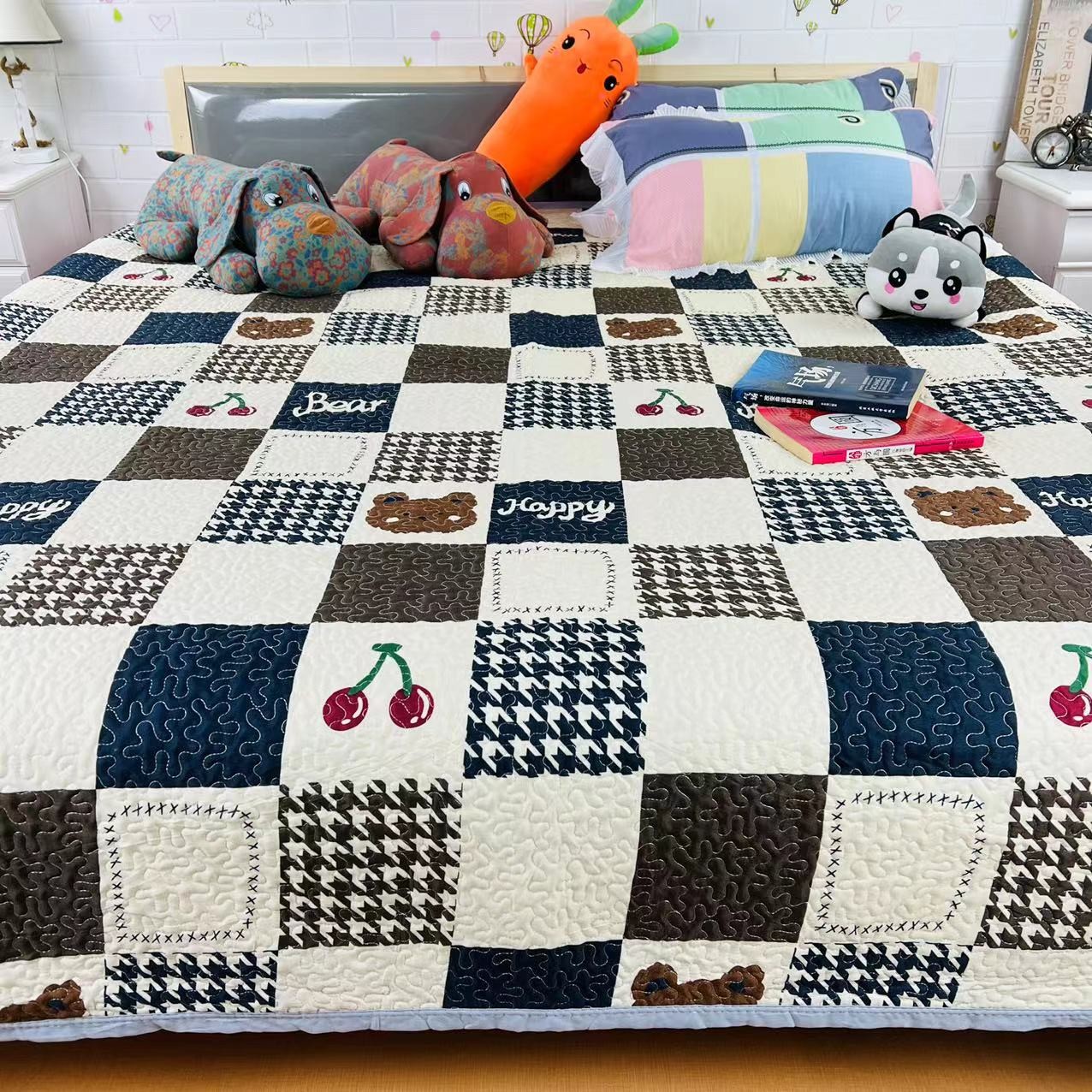 【包边床盖】<樱桃熊咖白格>230X250cm<±5cm>  绗缝 多功能