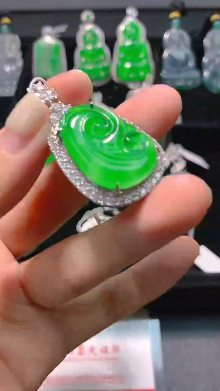 【闪购商品】翡翠吊坠(赠链)银S925镶嵌