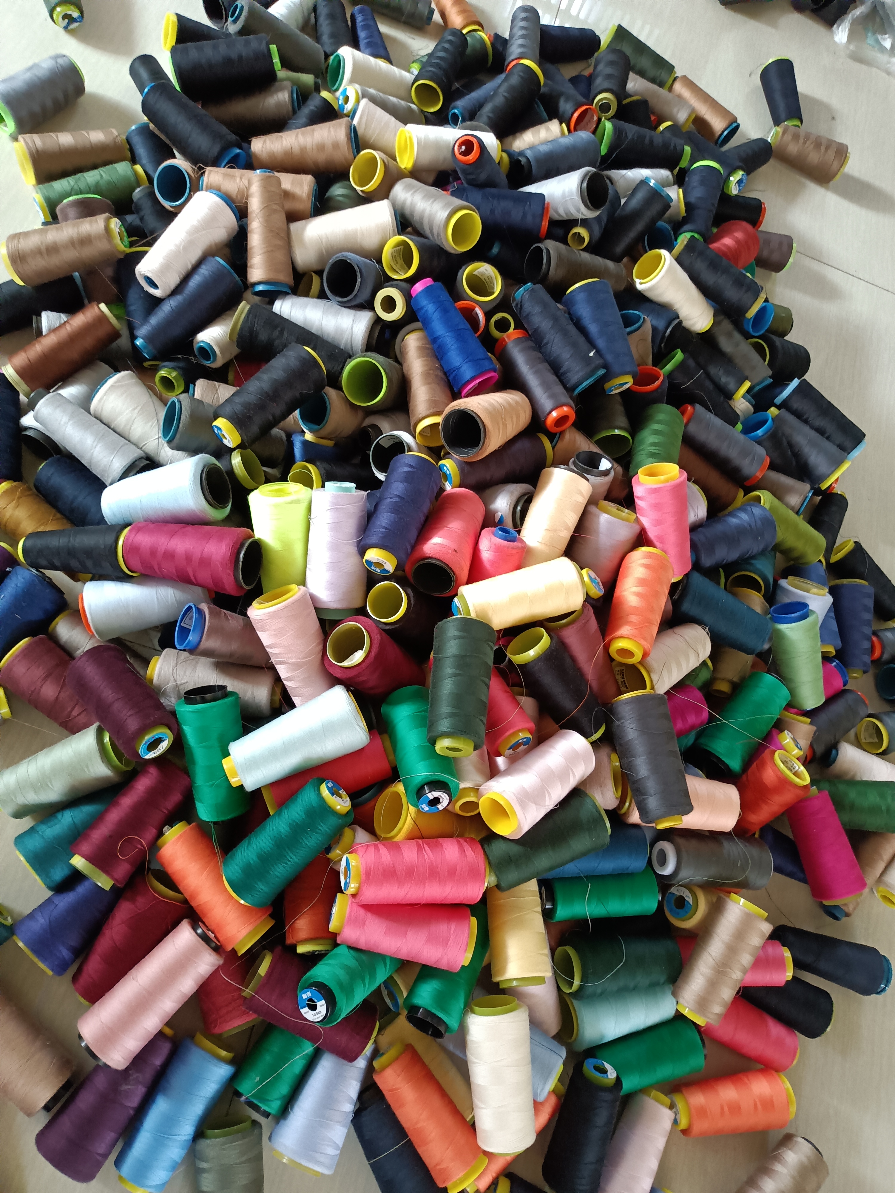 402缝纫线用过的小轴线（颜色随机）偏远地区不包邮