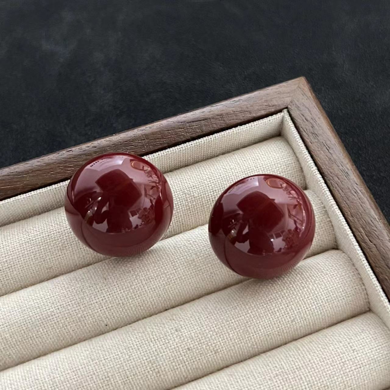 铜合金耳饰 r818高级感百搭时尚半圆大珠子红色耳钉耳饰小众气质