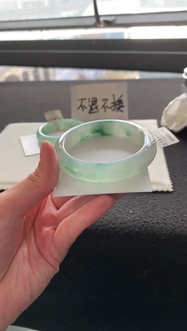 【闪购商品】翡翠手镯未镶嵌55.8正圈A6304买断