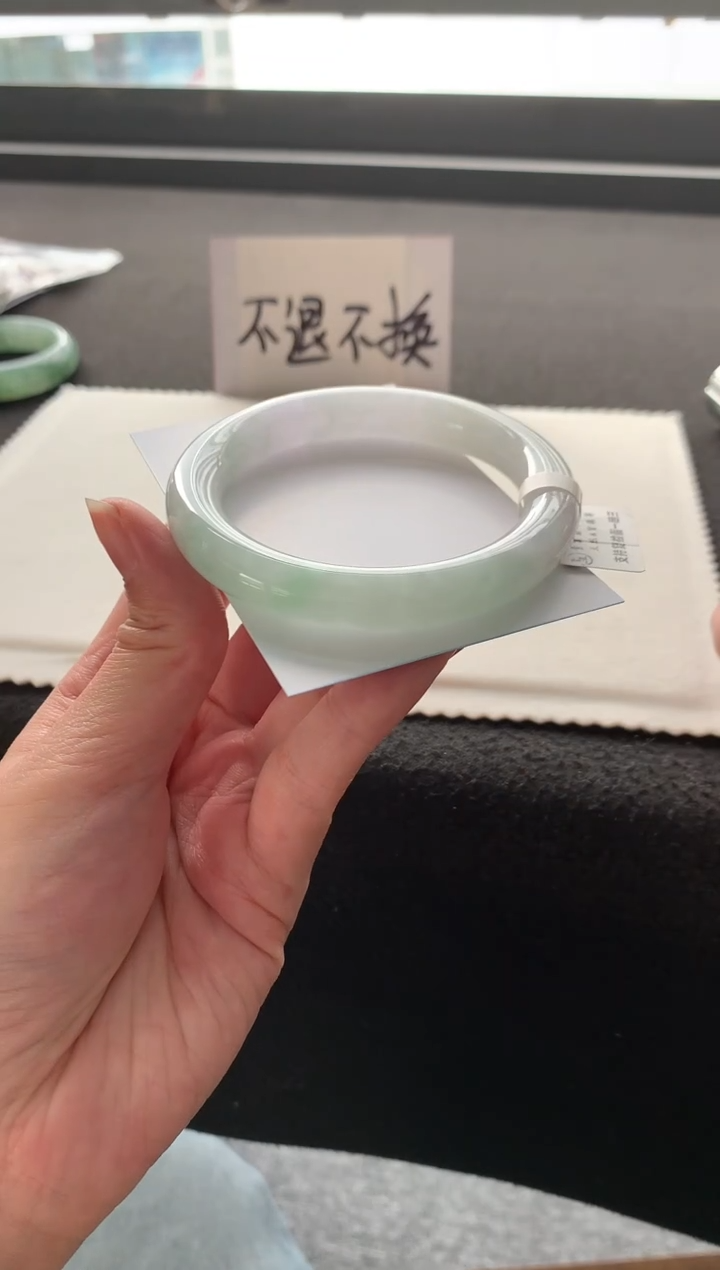 【闪购商品】翡翠手镯未镶嵌54.4圆条A4244买断