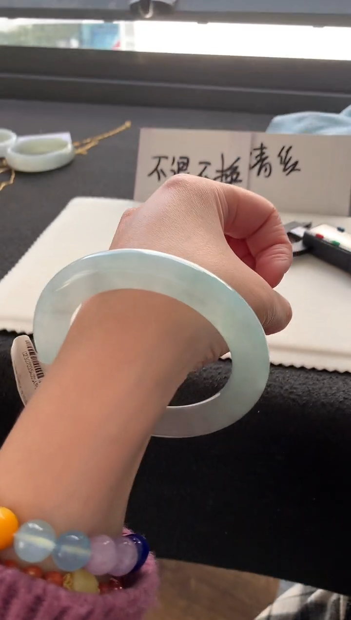 【闪购商品】翡翠手镯未镶嵌55.6圆条A1952买断