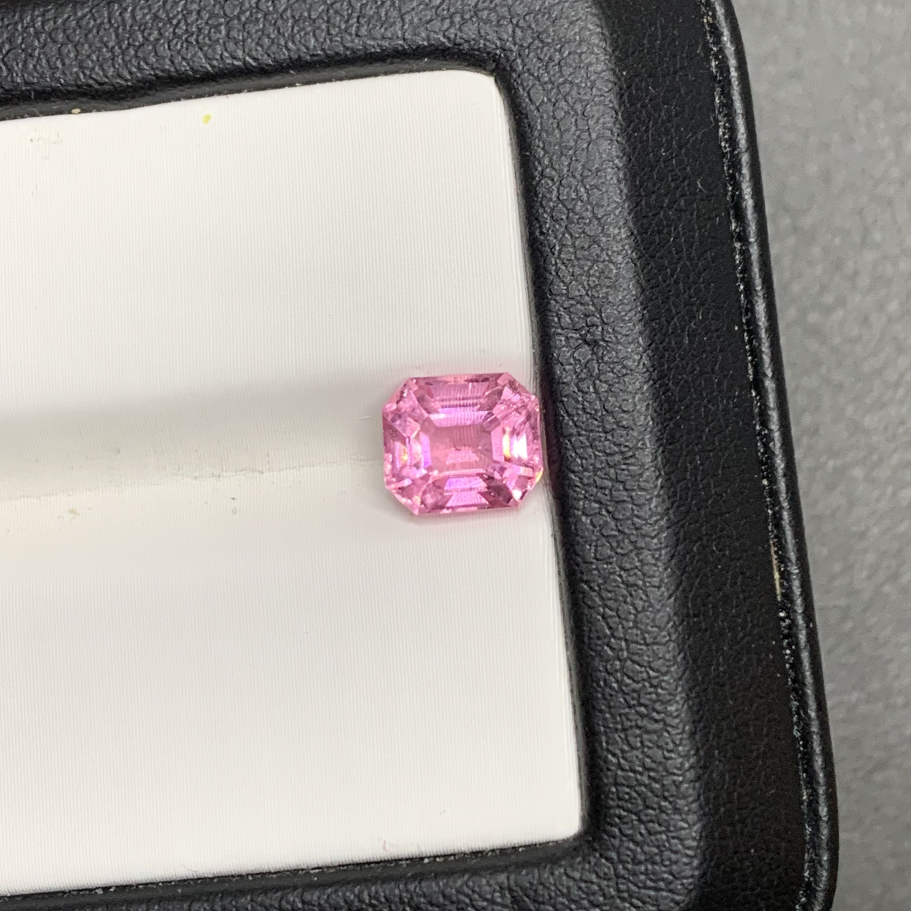 天然阿富汗樱花粉碧玺 2ct  浓郁樱花粉色尺寸6.5×7.5