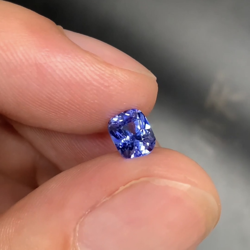 天然矢车菊蓝宝石 1.11ct 斯里兰卡明亮的矢车菊色 尺寸5.23×6.34
