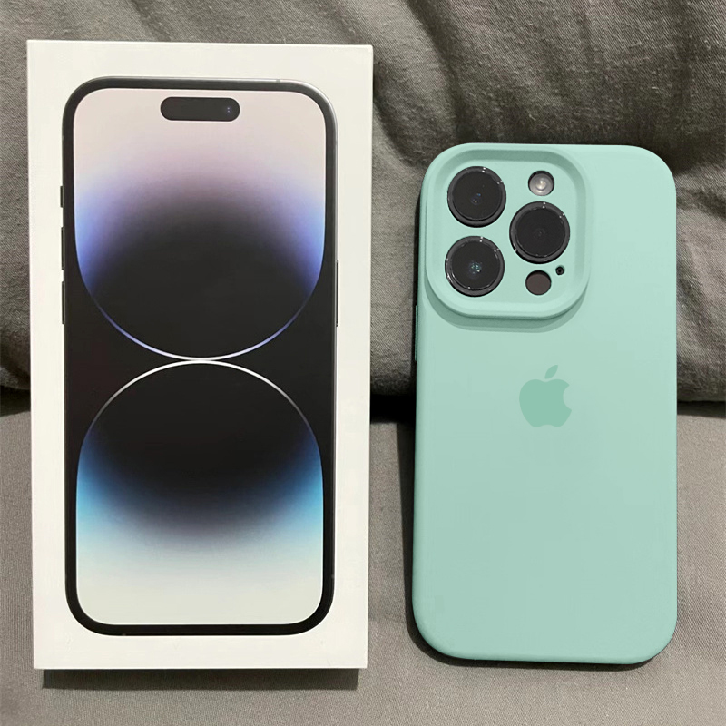 ins淡青色液态硅胶精孔iPhone15promax手机壳苹果14Pro防摔情侣壳