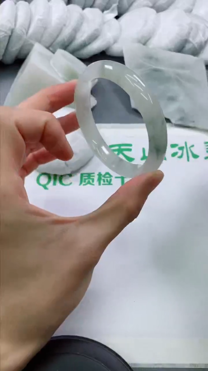 【闪购商品】石英质玉手镯未镶嵌Q35-60-61