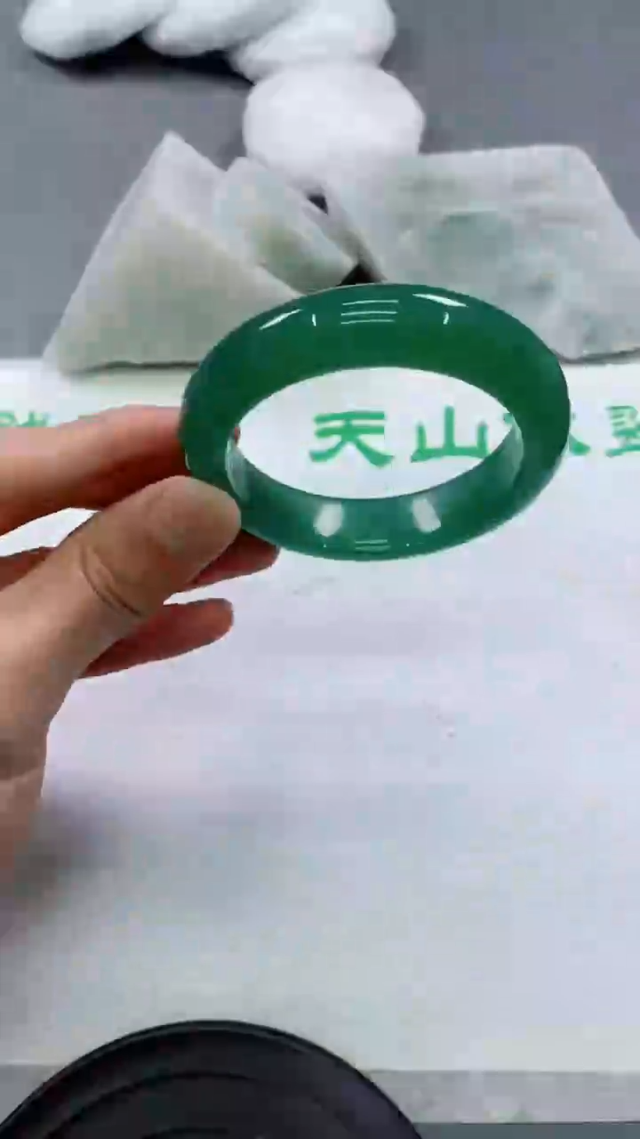 【闪购商品】石英质玉手镯未镶嵌S67-55-56