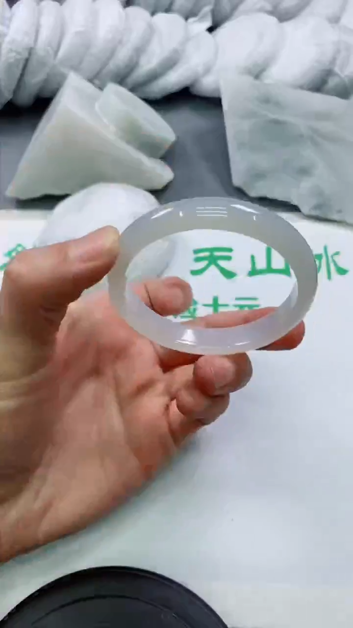 【闪购商品】石英质玉手镯未镶嵌Q32-56-57