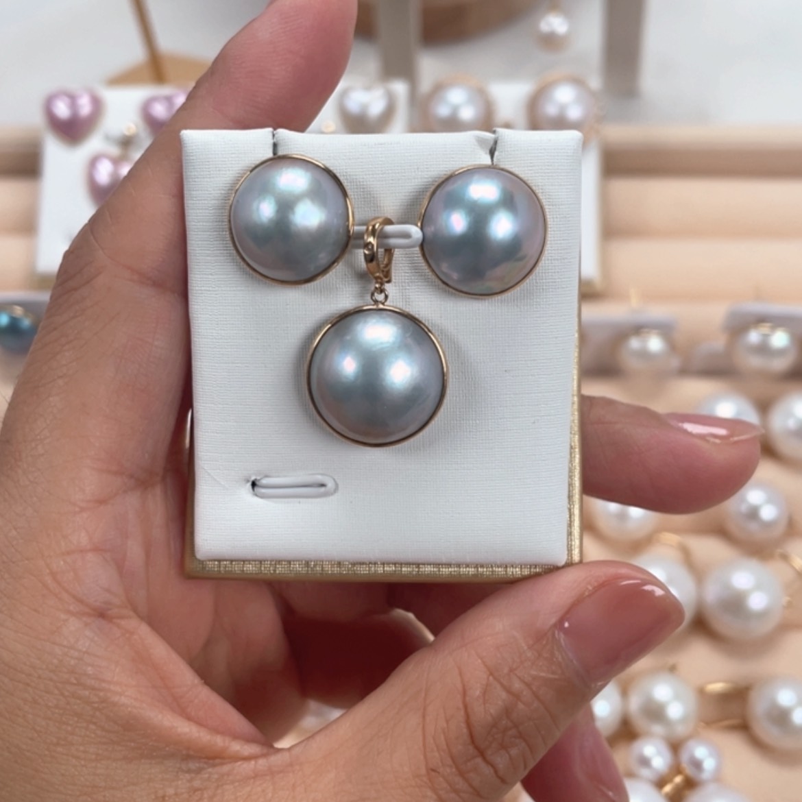 【闪购商品】拼合珍珠（马贝珠）耳饰18K金镶嵌