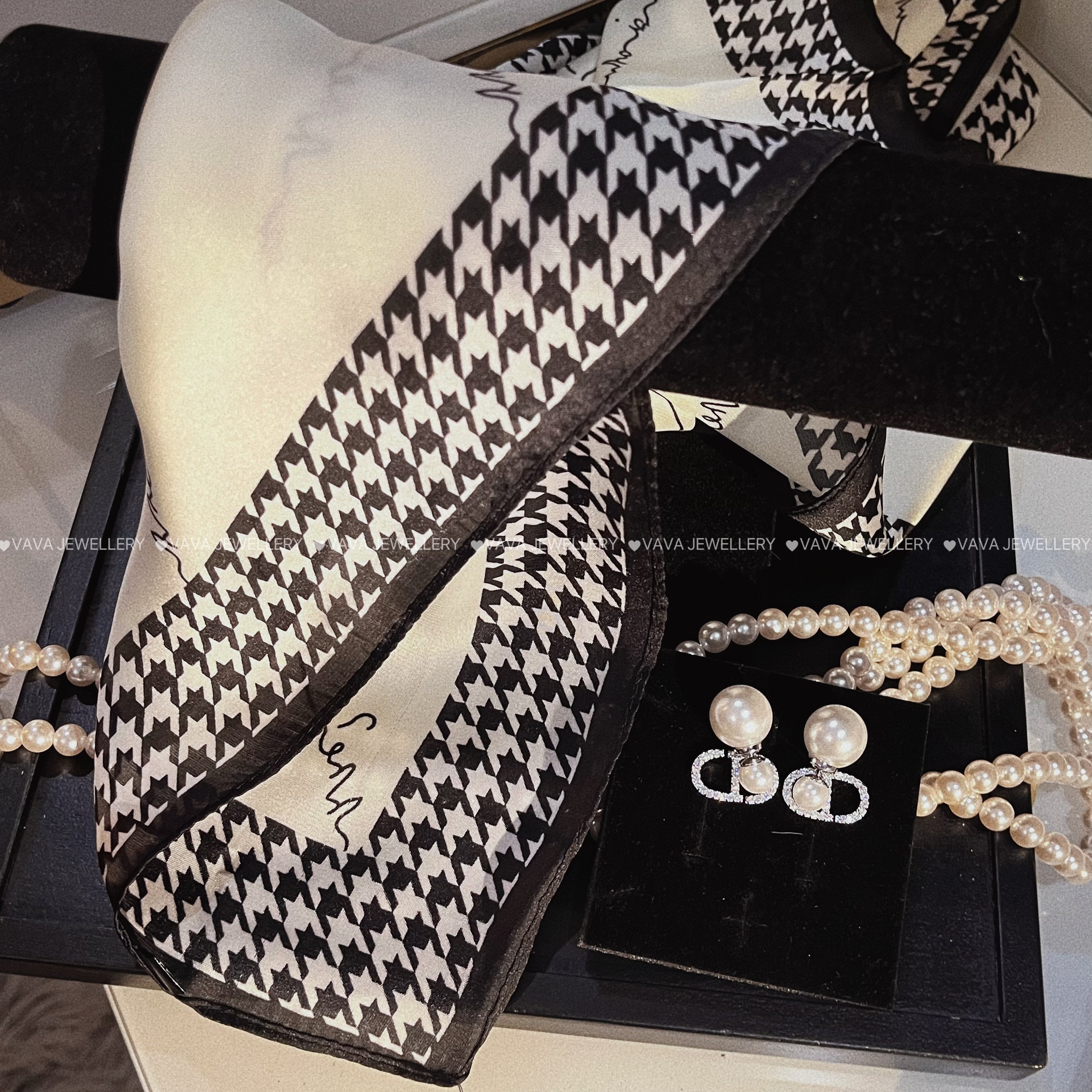 【VaVa】7104耳丁               经典设计师款丝巾