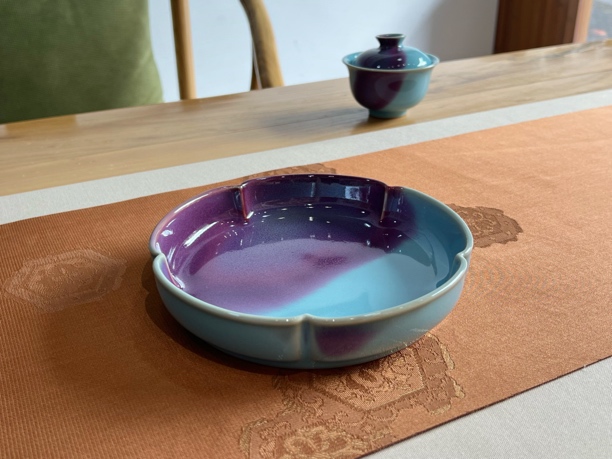 宋钧 钧窑花口壶承 天蓝釉挂紫斑 