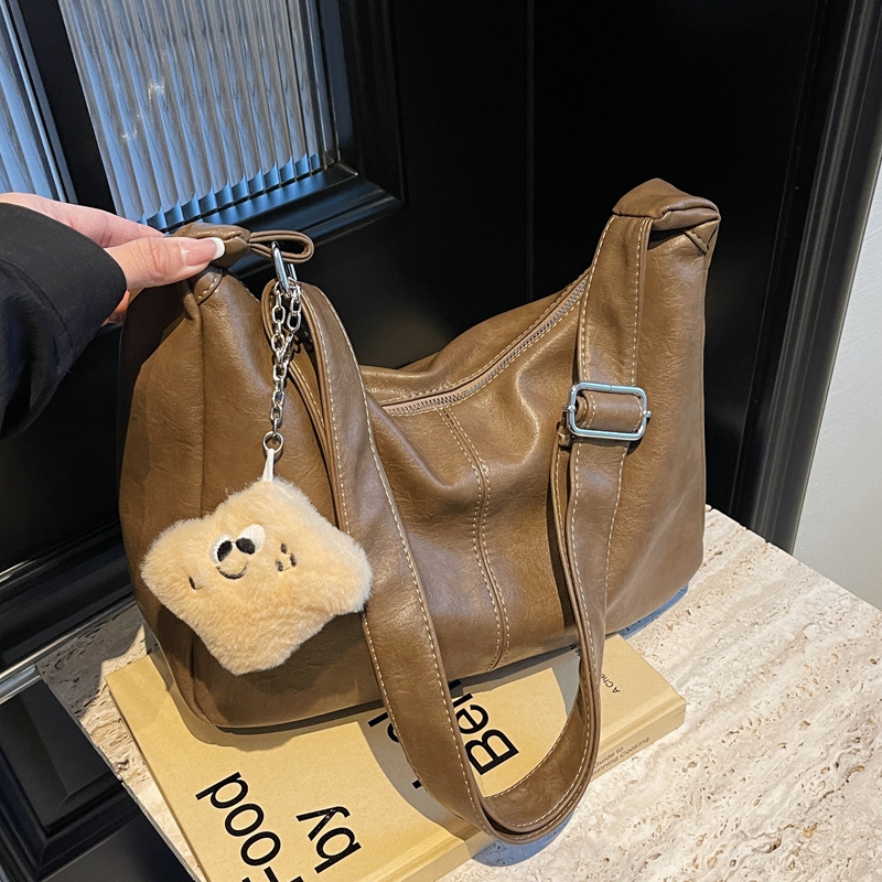 秋冬软皮通勤托特包2024新款大容量包包简约复古单肩斜挎方包