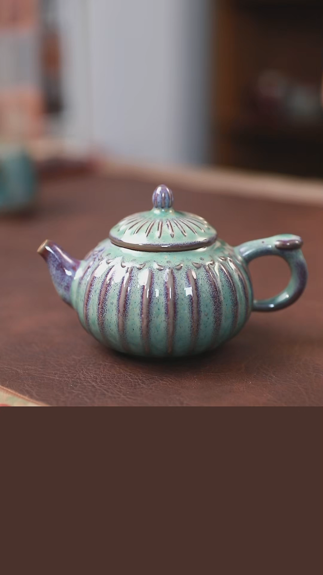 【闪购商品】瓷片522 炉钧窑变  菊瓣壶