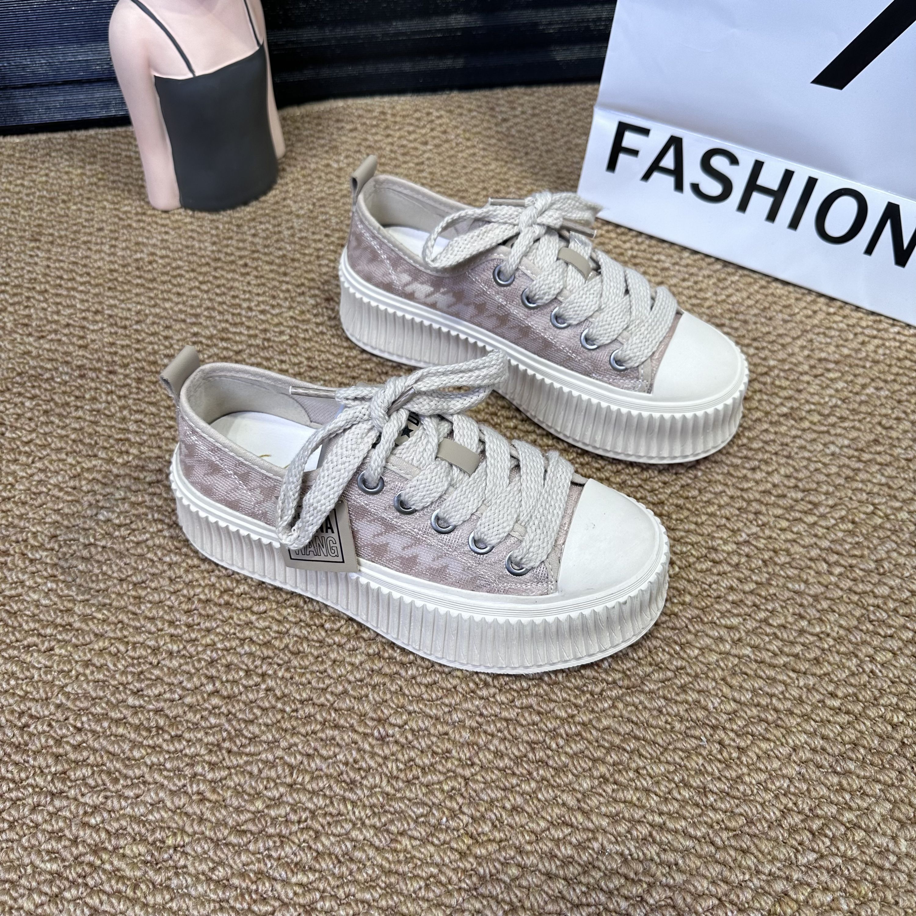 夏季新款刺绣低帮平底休闲鞋百搭镂空系带薄款板鞋 X 检 1888