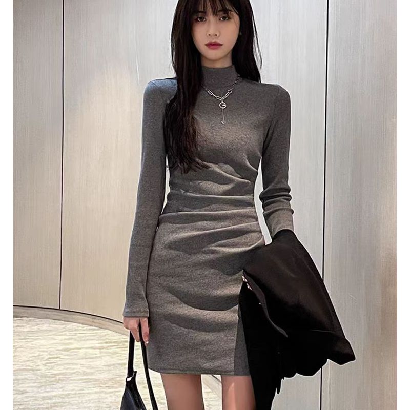 灰色打底加绒加厚2025年新款针织连衣裙包臀裙气质百搭秋冬配大衣