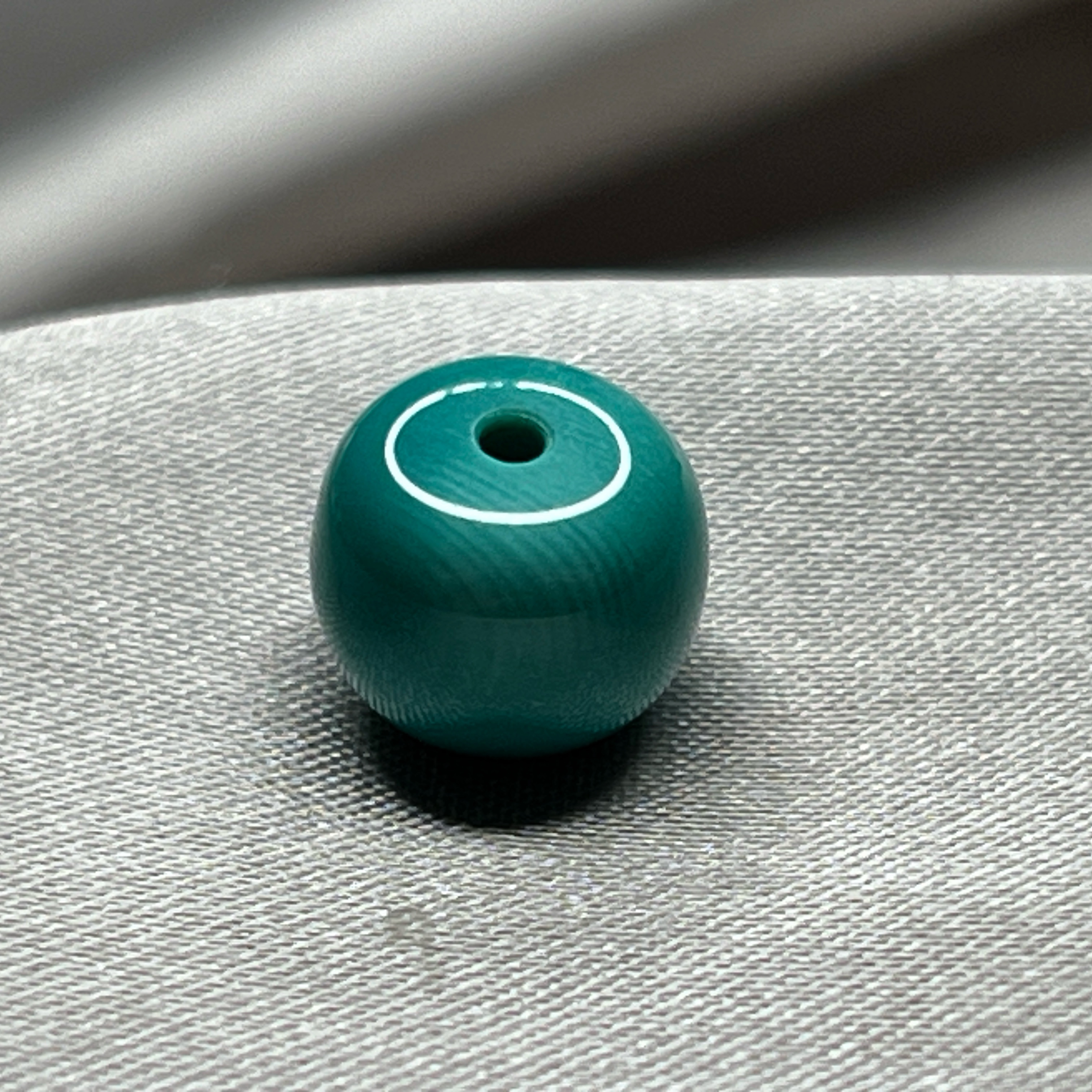 玉化局水波纹绿松老型单珠，尺寸8.7x7.5mm重1克