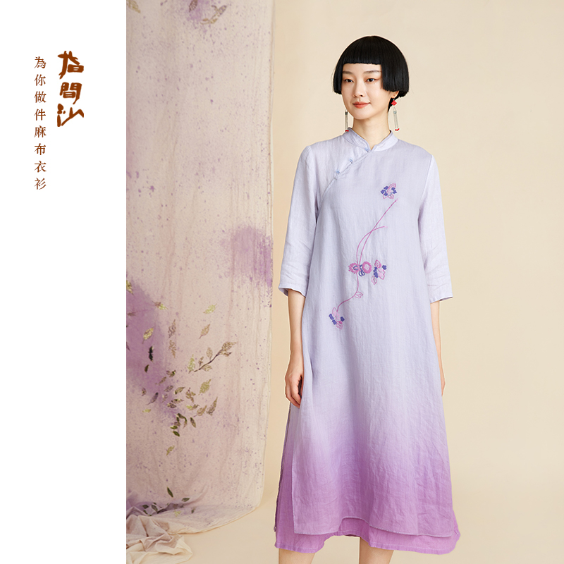 指间沙2335017女装2023年秋季新款双层A字吊染刺绣亚麻连衣裙