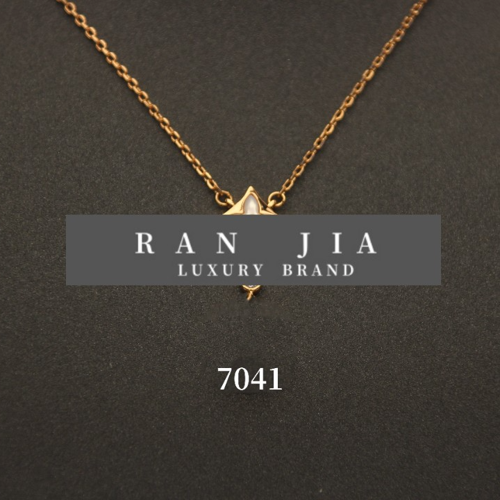 铜合金项链 7041气质白色轻奢时尚小众金色镶嵌坠链项链