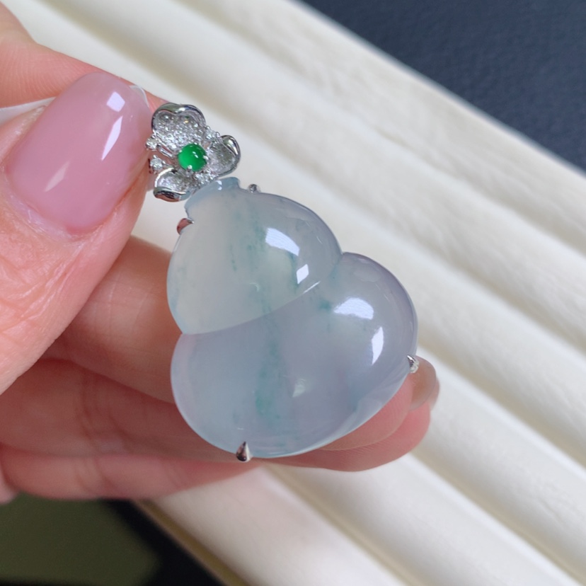 【闪购商品】翡翠颈饰18K金镶嵌葫芦