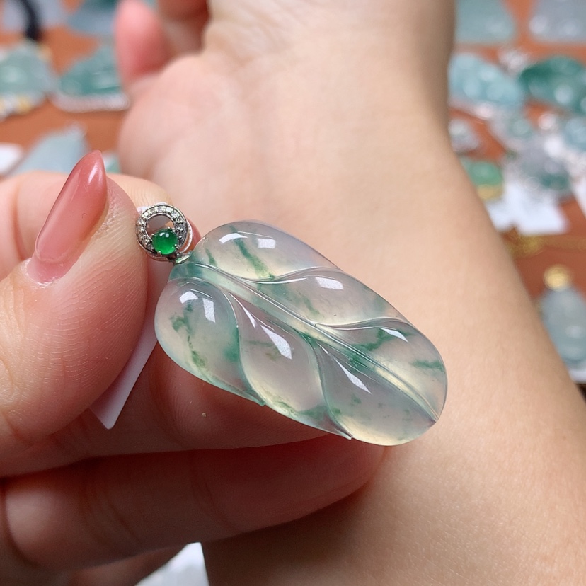 【闪购商品】翡翠颈饰18K金镶嵌祈*